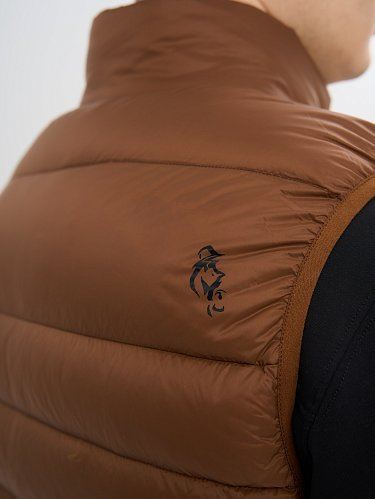 Жилет мужской STROBBS E2419-7, коричневый купить за 3950 ₽ в магазине «Аматис»